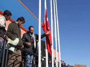 BDP kongresinde bayrak krizi yaşandı