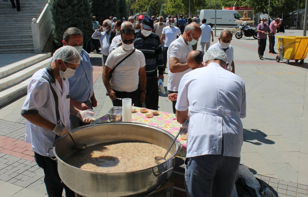 Müftülükten aşure dağıtımı