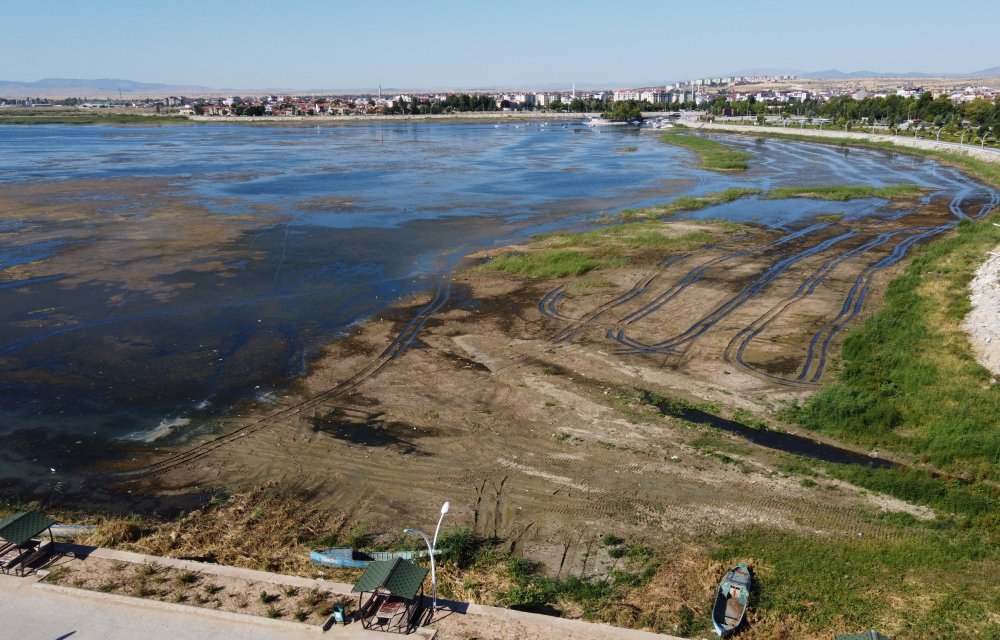 Kuraklığın etkilediği Beyşehir Gölü eski günlerini arıyor