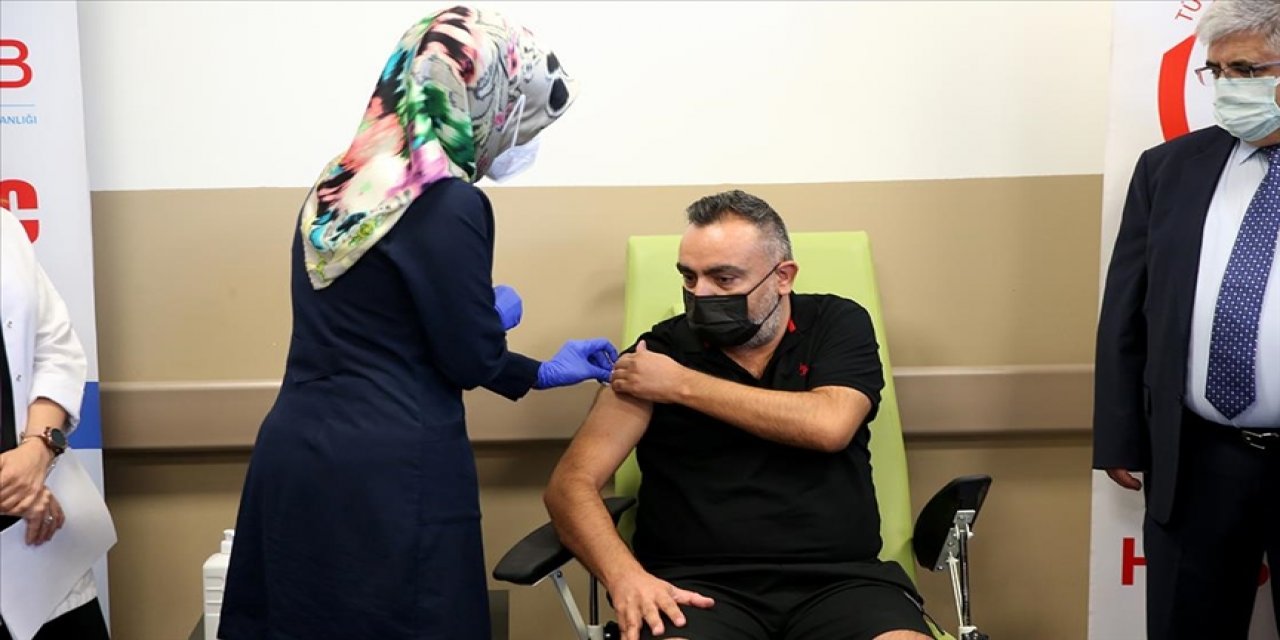 'TURKOVAC' aşısı faz 3 çalışması kapsamında Erciyes Üniversitesinde gönüllülere uygulanmaya başlandı