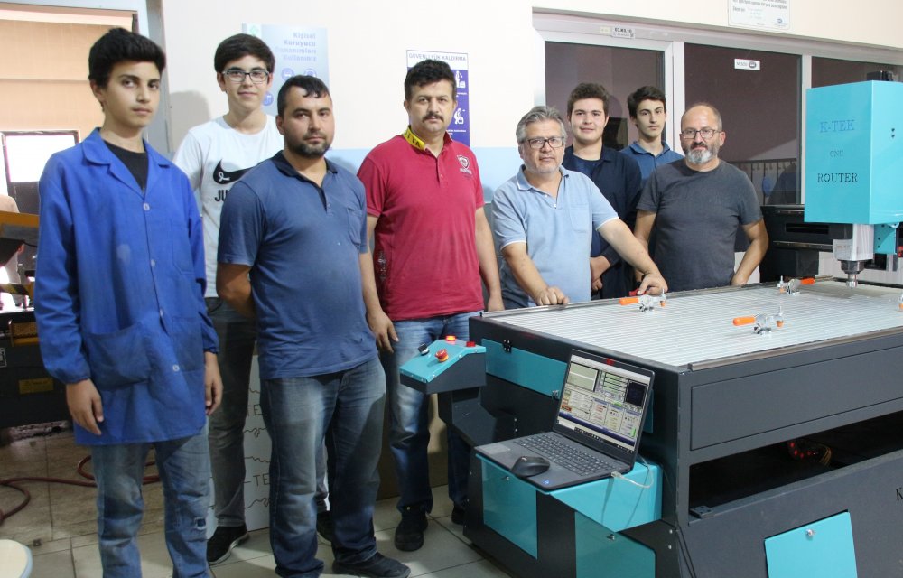 Konya'da meslek lisesi öğrencileri okullarında CNC makinesi üretti