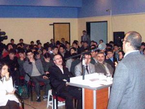 Akif, tarih ötesi bir kahramandı