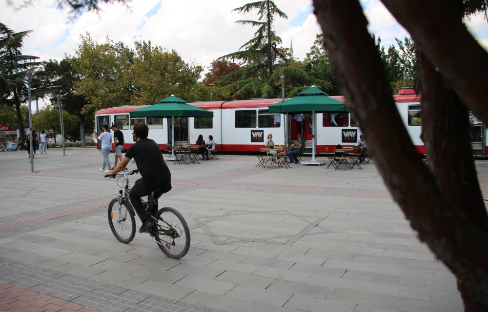 "Nostaljik Tramvay Kafe" müşterilerini zamanda yolculuğa çıkarıyor