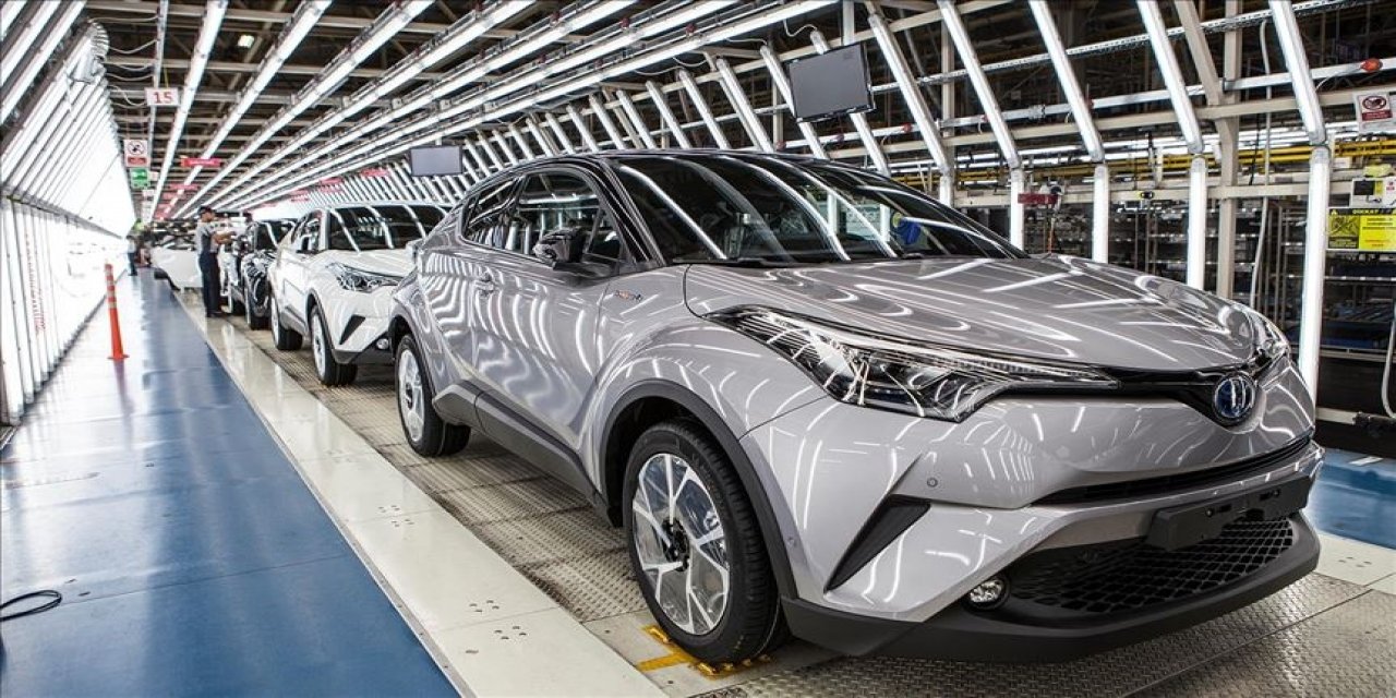 Toyota yarı iletken çip sıkıntısı ve Kovid-19 etkisi nedeniyle küresel üretimini düşürüyor