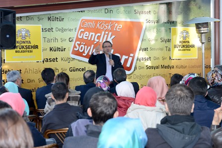 Konya'da Camlı Köşk'te Gençlik Söyleşileri'ne Armağan Konuk Oldu