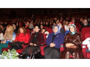 Üniversiteli Gençler Eğitimcileri Unutmadı