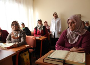 Önce işaret dilini ardından Kur'an'ı öğrendiler