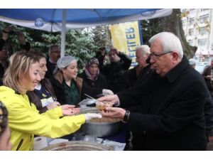 Fenerbahçeli Taraftarlar Derneği 1907 Adet Aşure Dağıttı