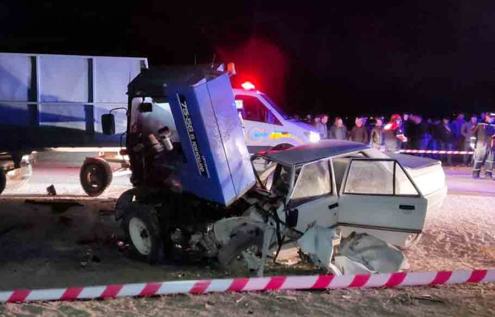 Aksaray'da traktöre çarpan otomobilin sürücüsü hayatını kaybetti