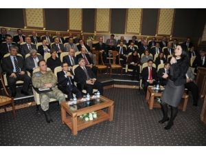 Kamu Personeline Liderlik Semineri