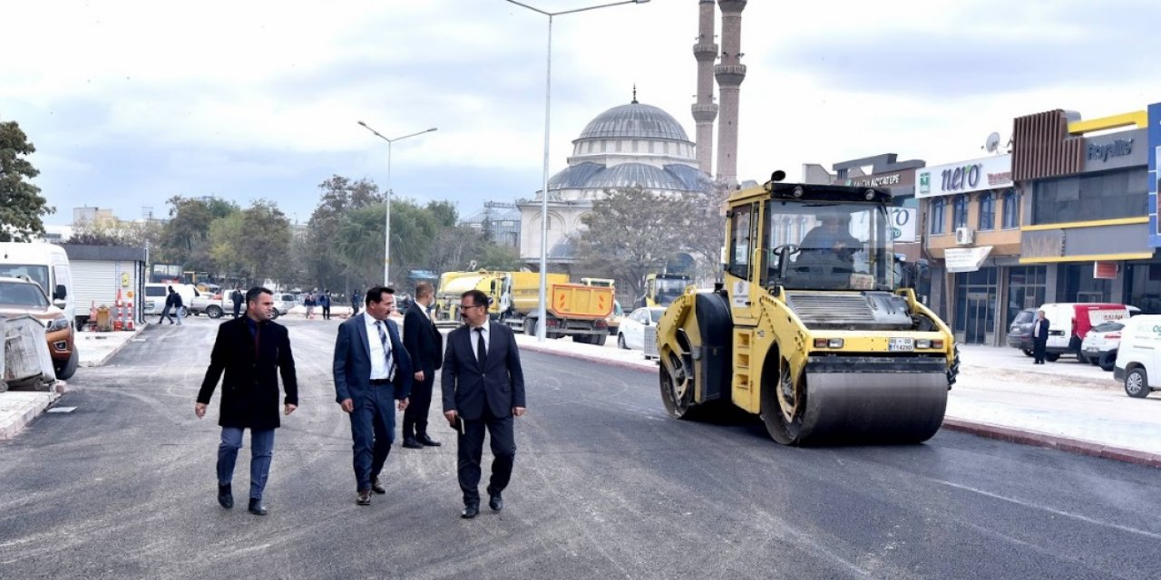 Karatay’da asfalt seferberliği sürüyor