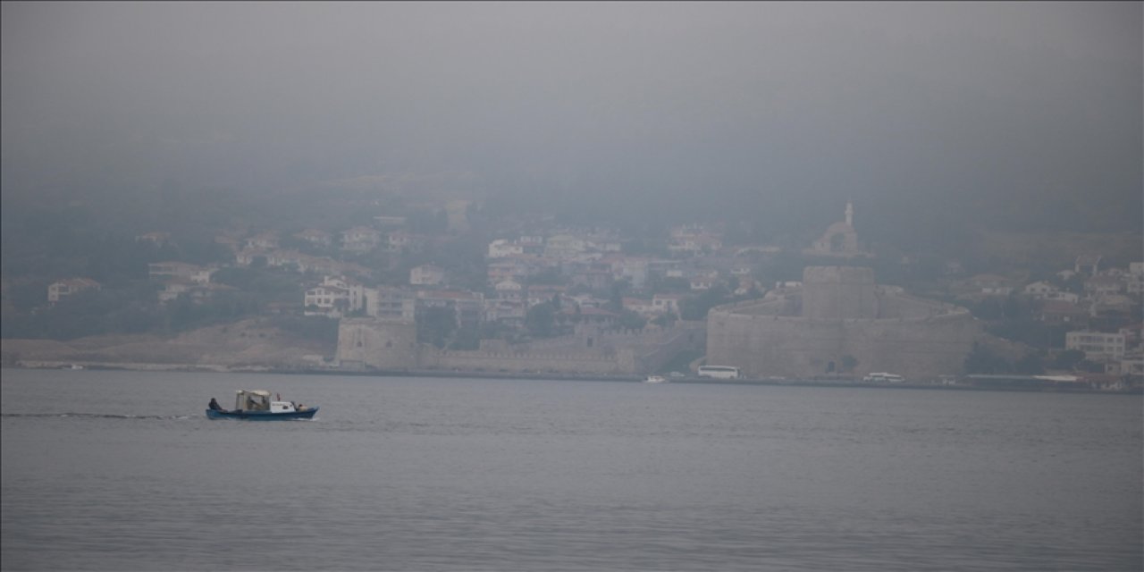 Çanakkale Boğazı yoğun sis nedeniyle çift yönlü transit gemi geçişlerine kapatıldı