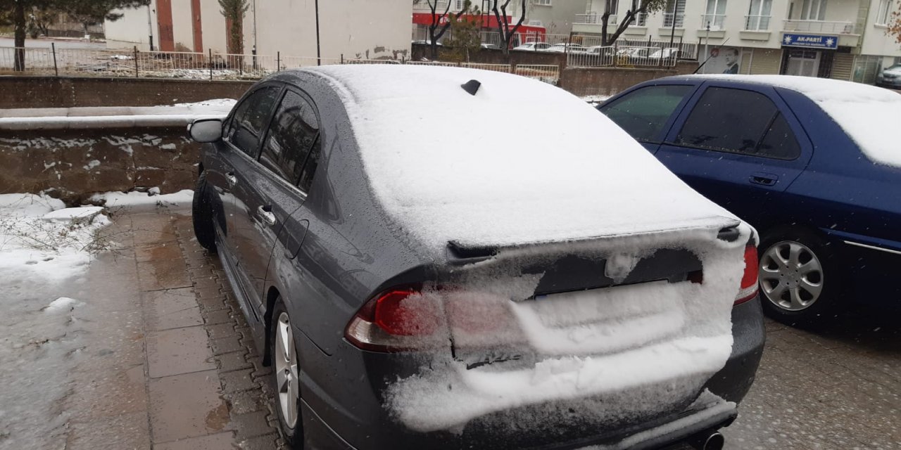 Aksaray'ın yüksek kesimlerine mevsimin ilk karı yağdı