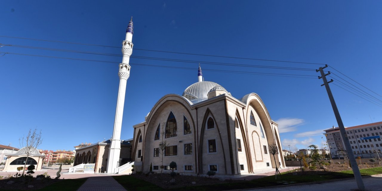 Selçuklu’da cami avluları yeşile büründü