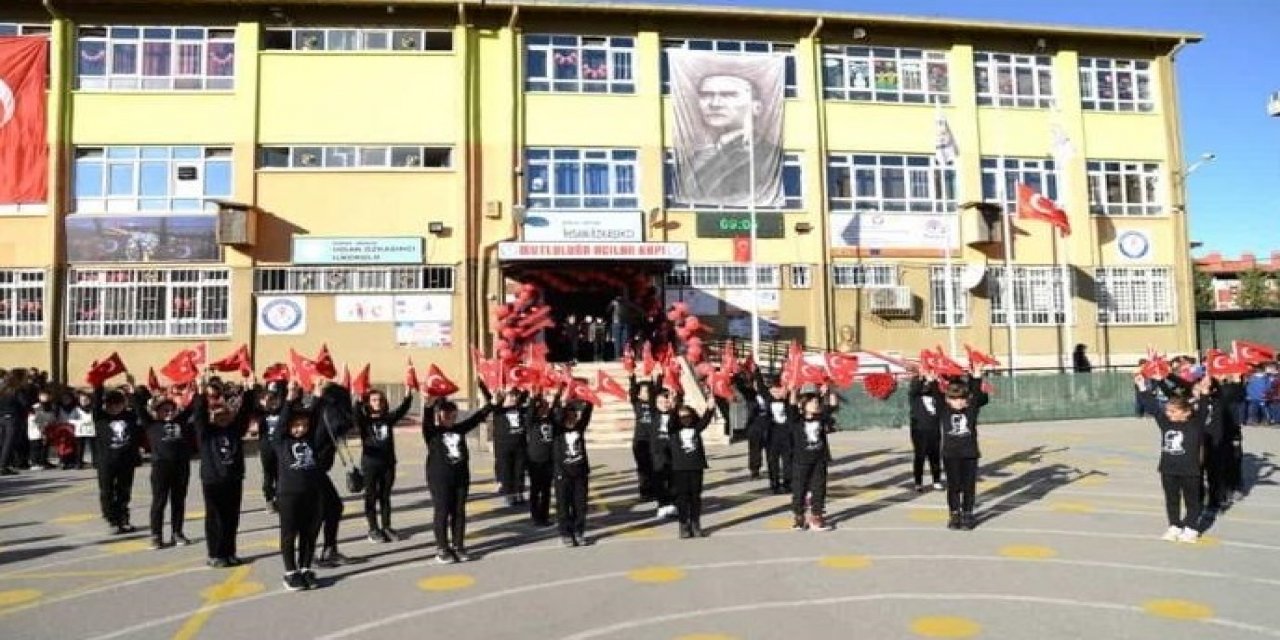 İhsan Özkaşıkcı'da Atatürk anıldı