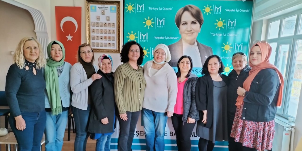 İYİ Partili kadınlar Akşehir'de sahaya iniyor