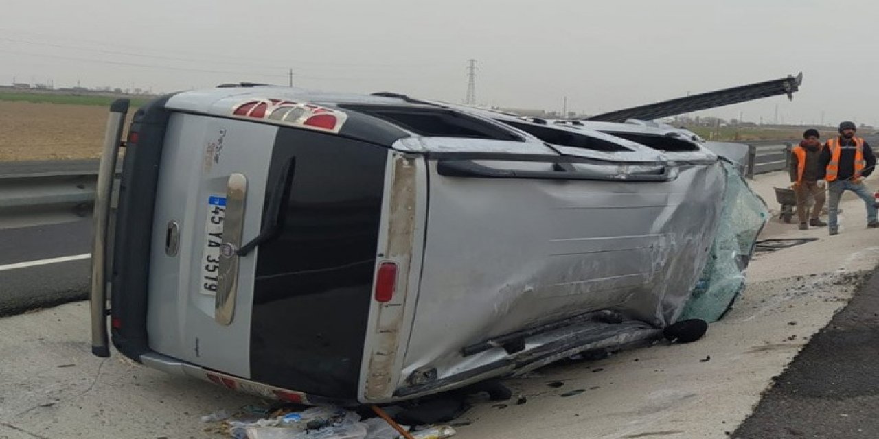 Aksaray'da hafif ticari aracın devrilmesi sonucu 6 kişi yaralandı