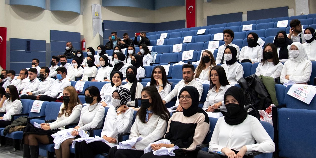 Selçuk'ta 150 öğrenci beyaz önlük giydi