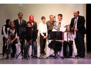 ‘engelsiz Koro’ Engelliler İçin Konser Verdi