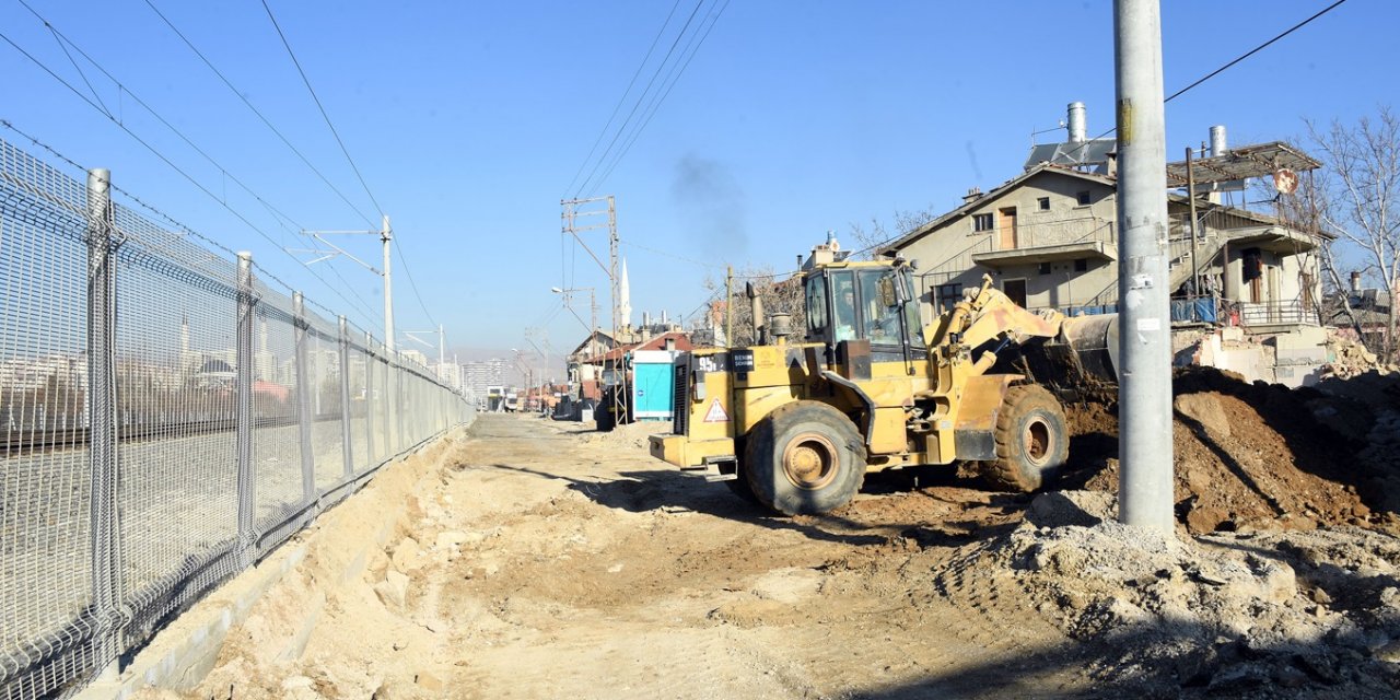 Taşköprü ile Çeçenistan Köprüsü arasındaki tren yolu güzergahı genişliyor