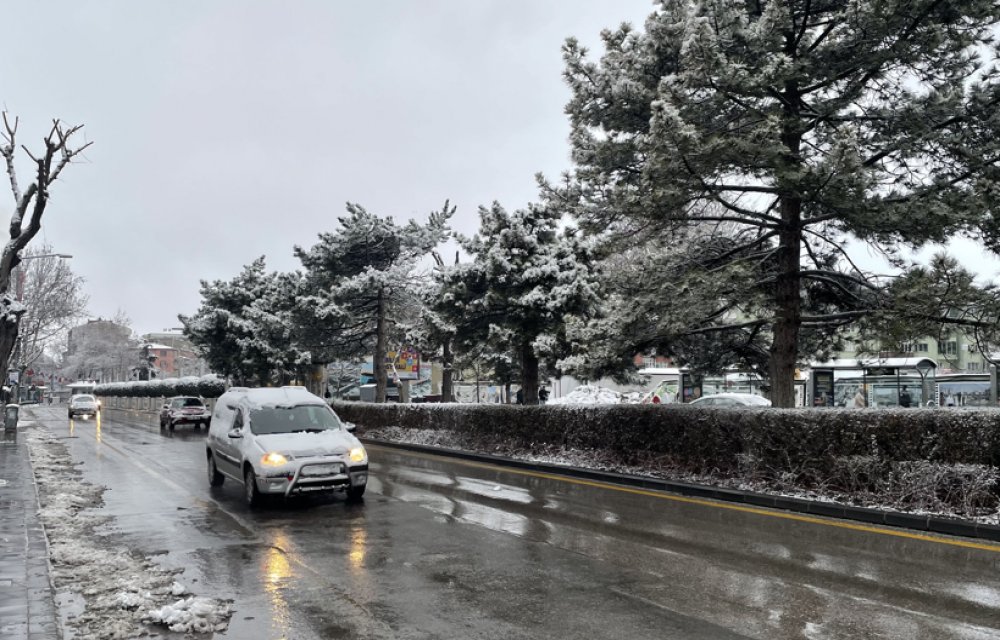 Niğde'de yoğun kar yağışı etkili oldu