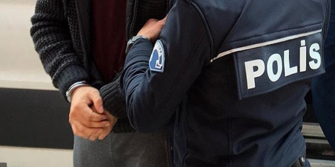 Konya'da ölümle tehdit ettiği ailesinin evine silahla gelen kişi, polis ekiplerince yakalandı