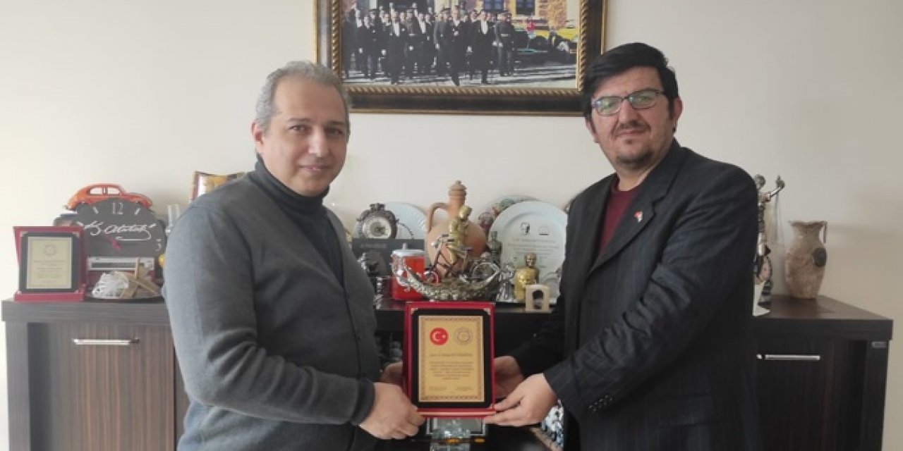 Gönül Gözü'nden Büyükoktar'a plaket