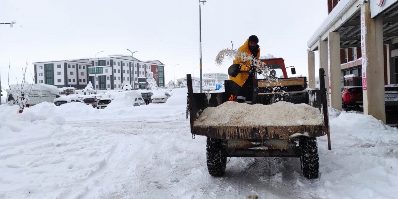 Seydişehir'de karla mücadele sürüyor