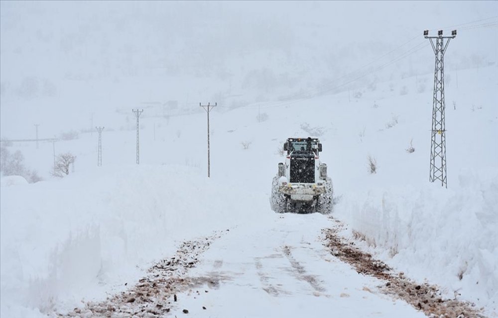 Doğu'daki 4 ilde 135 yerleşim birimine ulaşım sağlanamıyor