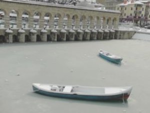 Beyşehir'e mevsimin ilk karı yağdı