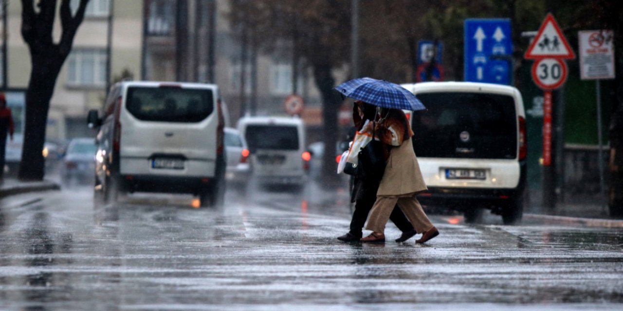 Konya'da karla karışık yağmur sevinçle karşılandı
