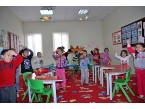 Tunagür Anaokulu Öğrencileri, İngilizceyi Eğlenceli Öğreniyor