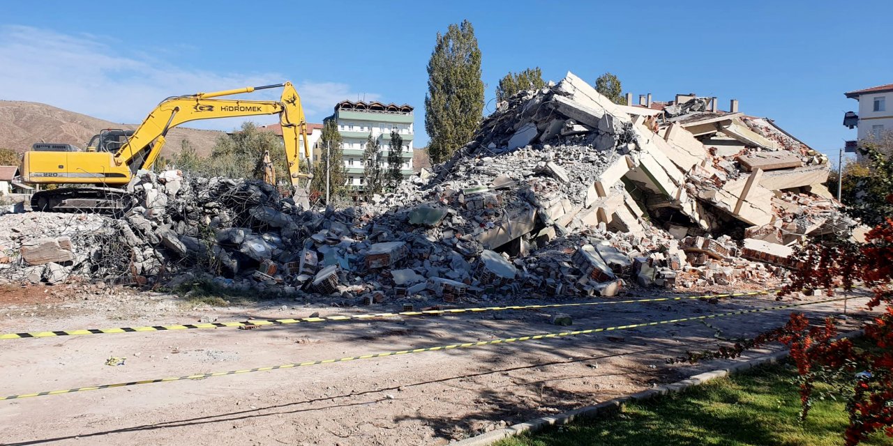 Aksaray Belediyesi 237 metruk binanın yıkımını gerçekleştirdi