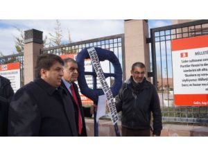 Chp Genel Merkezinde Siyah Çelenkli Protesto