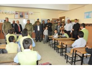 Vali Aydın, 5 Çocuğundan 4'ü Engelli Olan Aileyi Ziyaret Etti