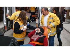 Komşuya Attığı Sms İle Ailesini Zehirlenmekten Kurtardı