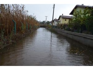 Fethiye'de Sağanak Yağış Etkili Oluyor