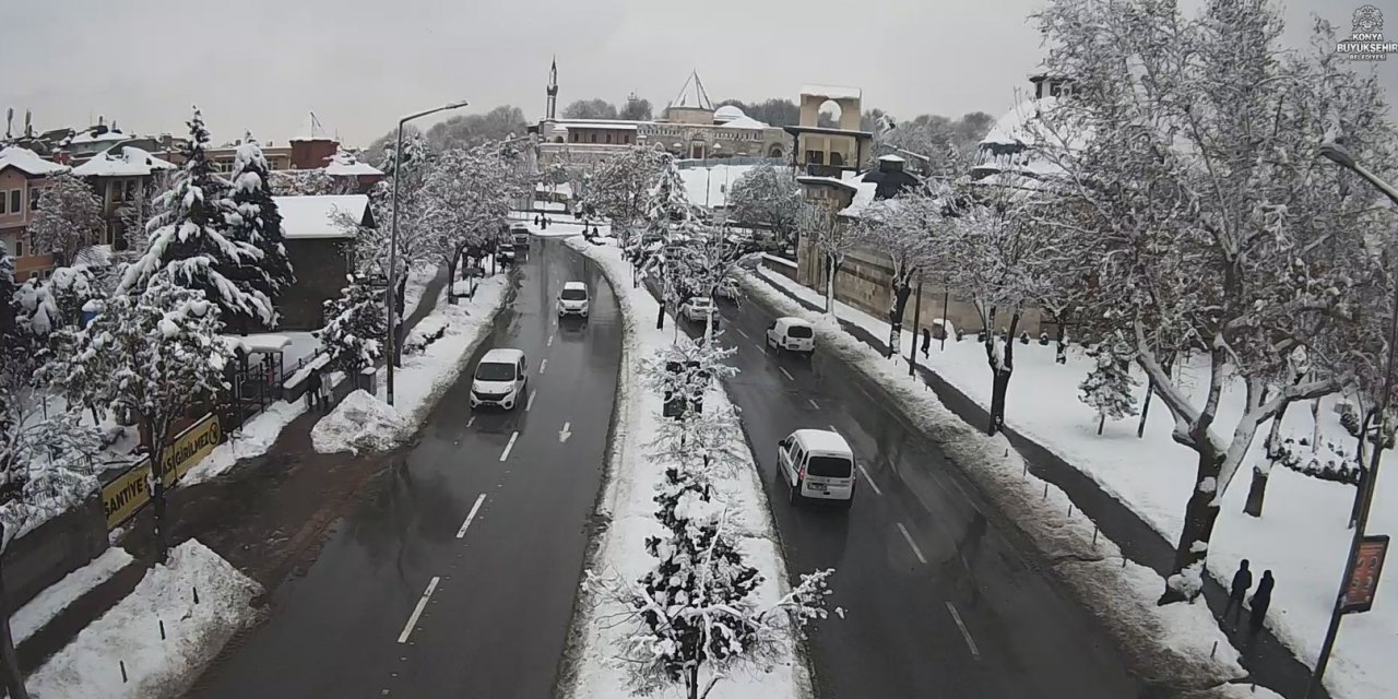 Kar güzelliği şehir kameralarından izleniyor