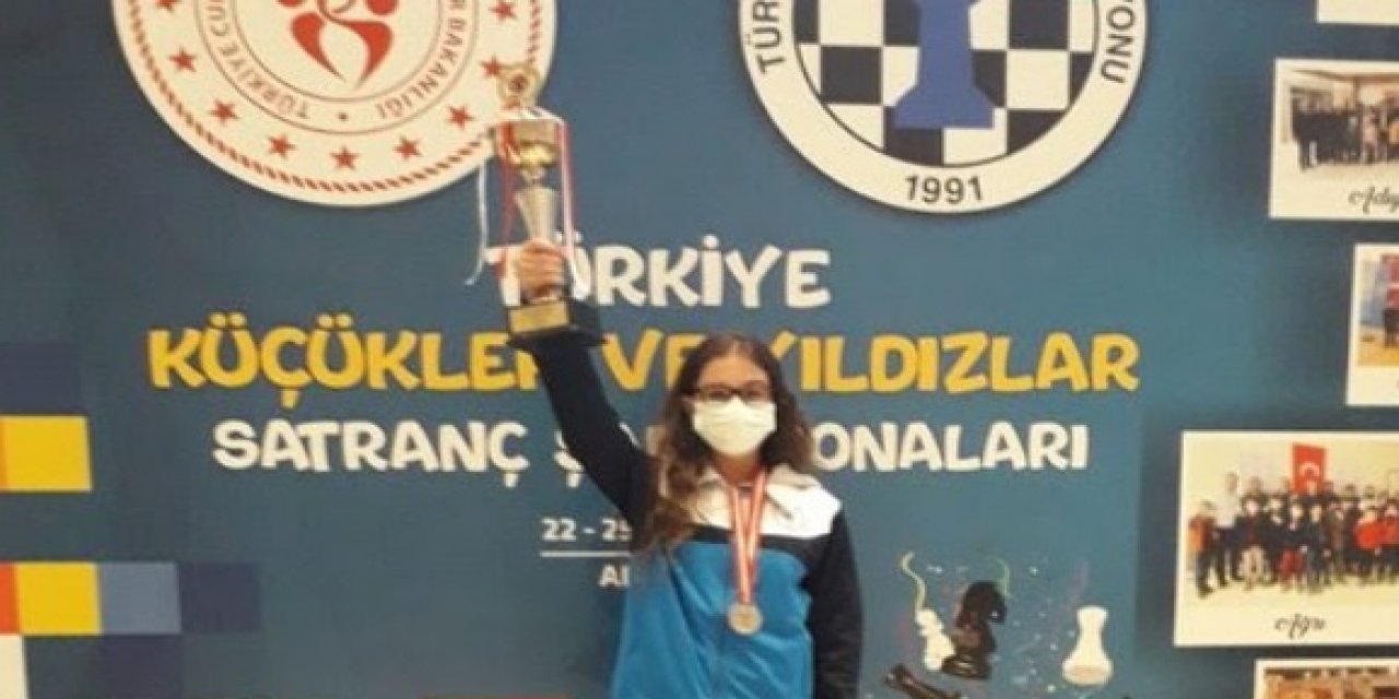 Selçuklulu Fatma Zehra satrançta Türkiye 2.’si  oldu 