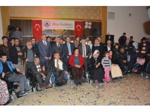 Engelliler Akülü Arabalarla Sevindirildi