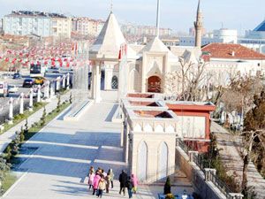 Şehitler Abidesi’ne ziyaretçi akını