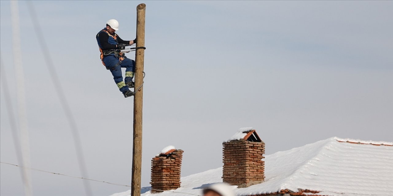 Bakan Dönmez: Isparta'nın kalan 7 köyüne de elektrik verildi