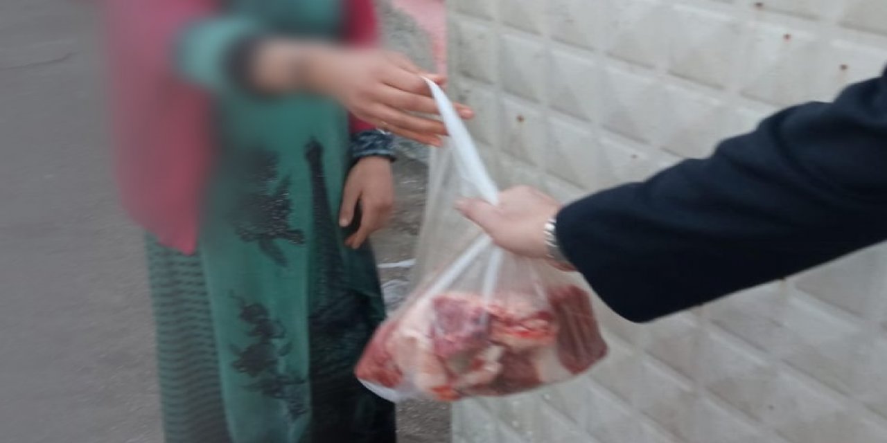 Adak, akika kurban kesimleri ve dağıtımları devam ediyor