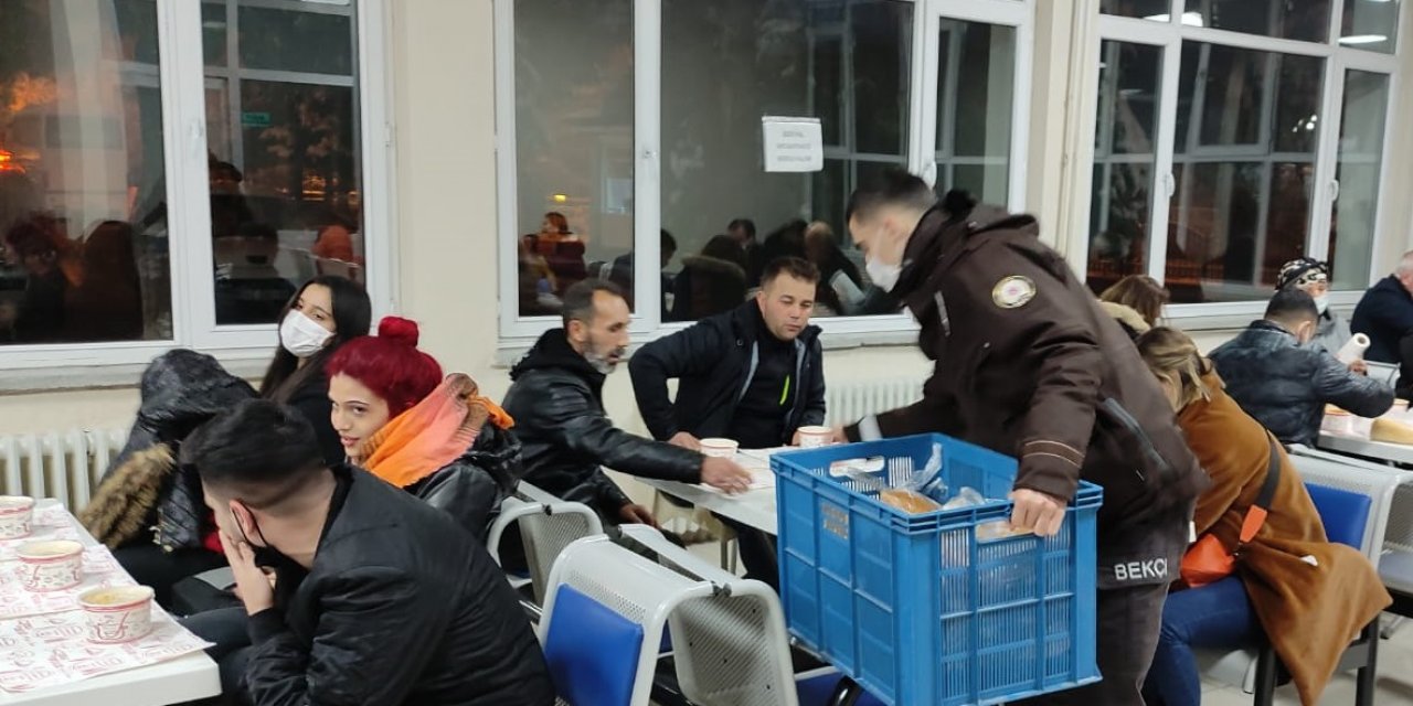 Birçok vatandaşın yardımına ise Konya Polisi koştu