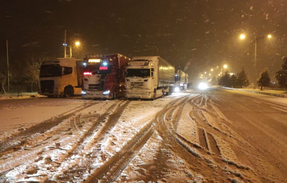 Konya-Antalya kara yolu çekici türü araçların geçişine kapatıldı