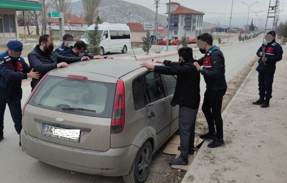 Konya'da biri kırmızı bültenle aranan DEAŞ üyesi olduğu öne sürülen 3 şüpheli yakalandı