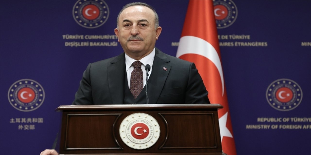 Çavuşoğlu: Bütün ülkeleri boğazlardan savaş gemisi geçirmemesi konusunda uyardık