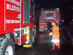 Kanepenin üzerinde unutulan sigara evi yaktı