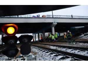 Moskova’da Kamyon Köprüden Aşağı Uçtu