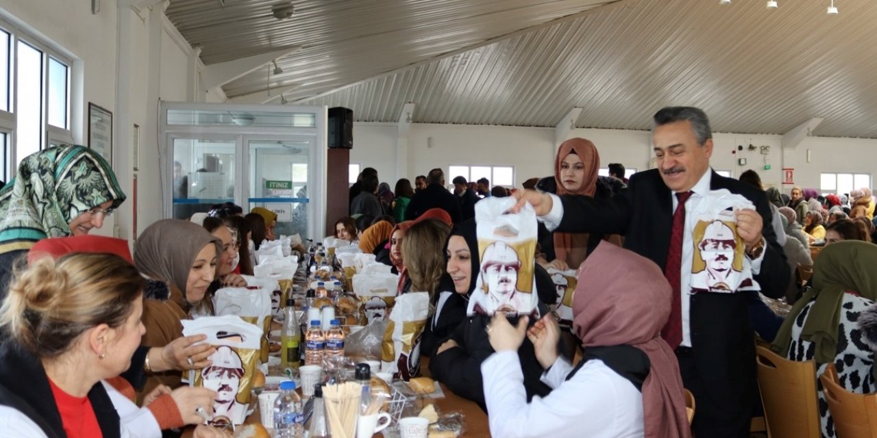 Başkan Mehmet Tutal kadın işçilerle kahvaltıda buluştu